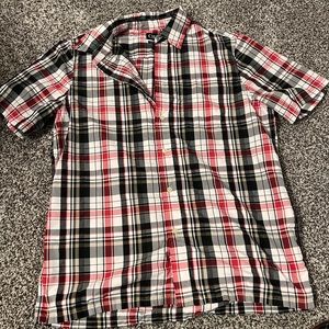 Men’s Chaps brand button up shirt.